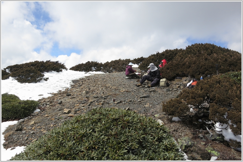 2012-03-06 12-32-31雪山頂午餐.JPG